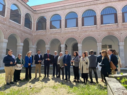 Visita del consejero de Cultura al Hospital Simón Ruiz de Medina del Campo // Paula de la Fuente Visita del consejero de Cultura al Hospital Simón Ruiz de Medina del Campo // Paula de la Fuente